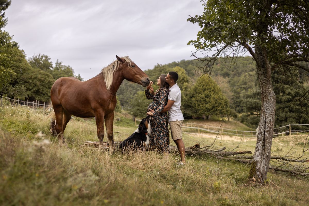 Couple avec leur cheval