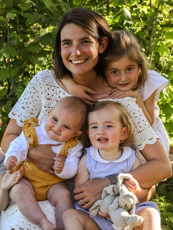 Séance photo : une maman avec ses filles