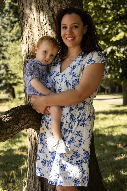 Portrait à l\ombre d\un arbre avec Maman
