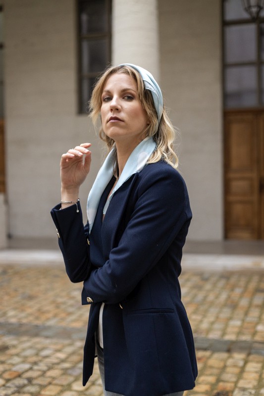 Shooting produit avec Justine - Foulard en soie bleu clair - Photo 2