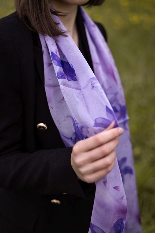 Shooting produit avec Léa - Foulard en soie violet - Photo 1