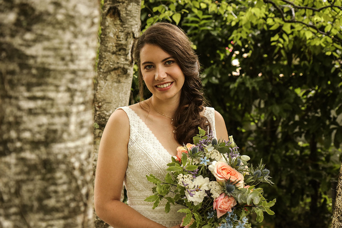 Mariée avec son bouquet