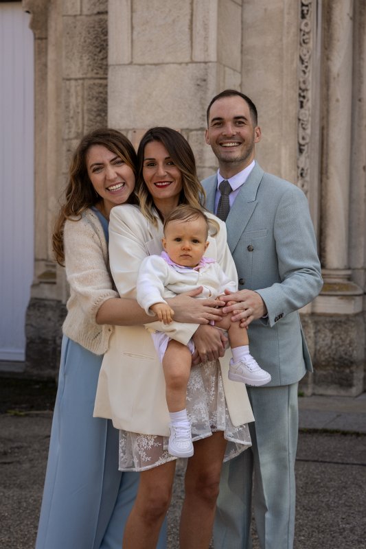 Baptême - Groupe à la sortie de l'Eglise